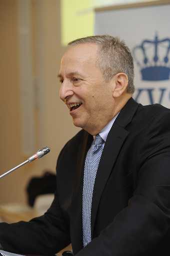 Larry Summers giving the 27th Tinbergen Lecture, October 31 2014 (Source: KVS-web)