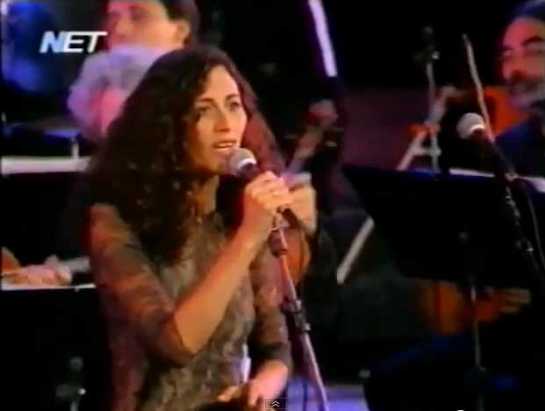 Eleftheria Arvanitaki in 1999 - 10 minutes with a huge audience (Source: screenshot)